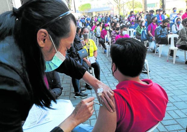 Photo of Baguio City vaccination drive January 2022 for story: PH shoots past 61 million individuals fully vaccinated vs COVID-19
