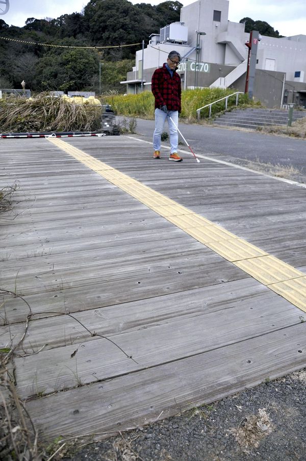 Japan’s Kyushu Univ. creates wooden sidewalk that helps the blind and the environment