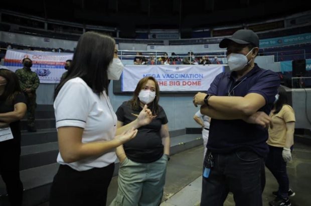 Mayor Belmonte in QC’ s Mega Vaccination site at the Araneta Coliseum