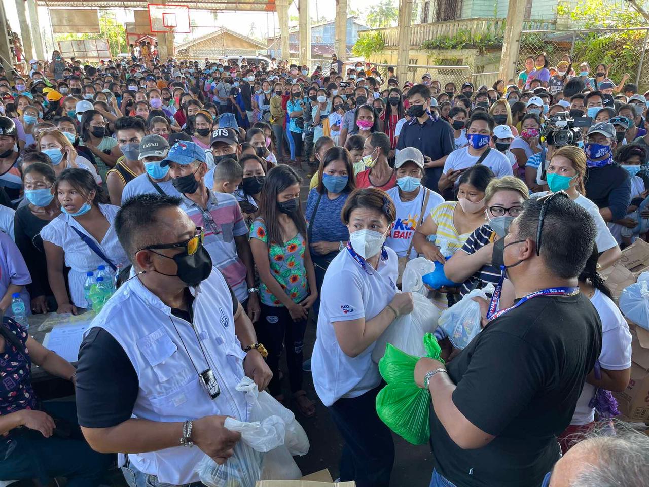 Manila City gov't volunteers continue relief operations in areas hit by