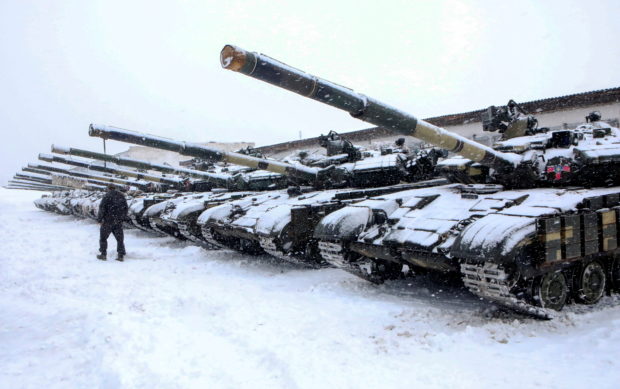 A service member walks past tanks of a mechanized brigade of the Ukrainian Armed Forces during military exercises outside Kharkiv, Ukraine January 31, 2022. REUTERS/Vyacheslav Madiyevskyy