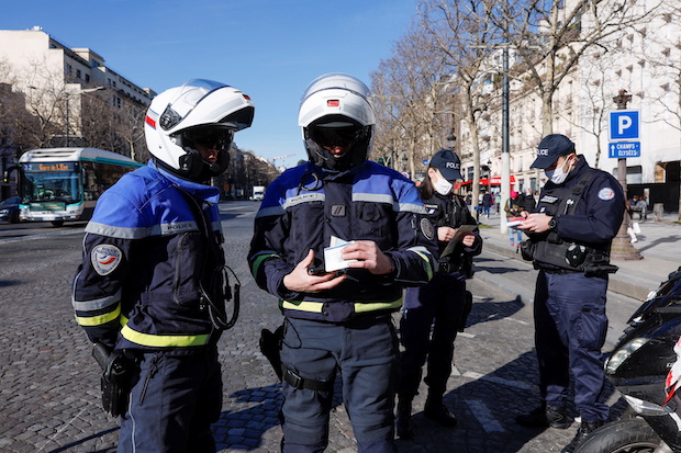 Photo of police officers in Parisi for story: Police fire tear gas as anti-restrictions ‘Freedom Convoy’ enters Paris