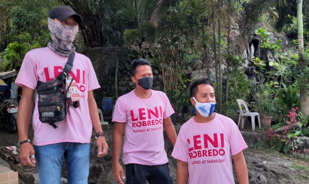 Photo of workers wearing pink Leni Robredo shirts, for story: Cagayan de Oro archbishop backs Robredo: ‘For moral good of country’
