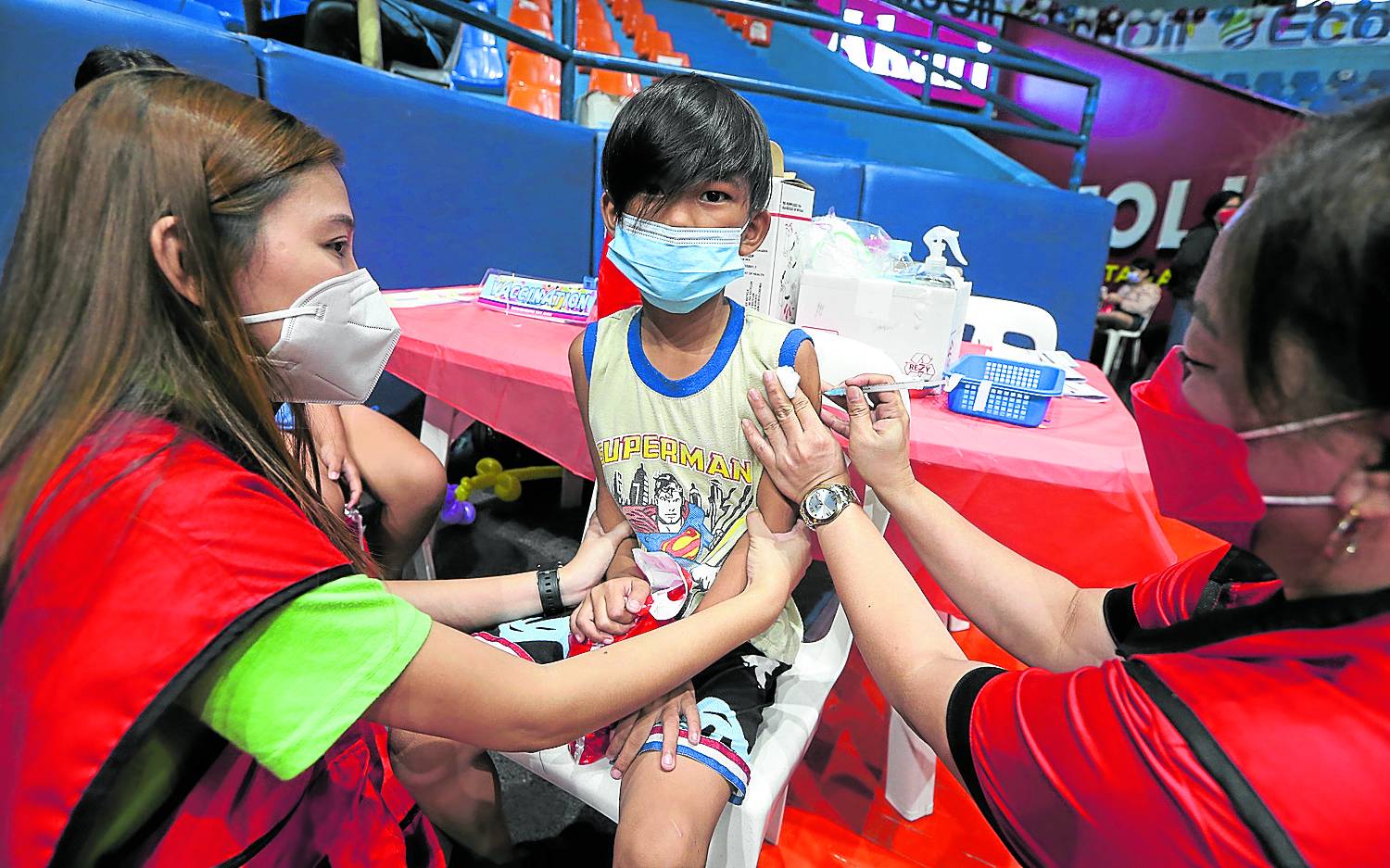 Child gets vaccinated against COVID-19 doh booster kids