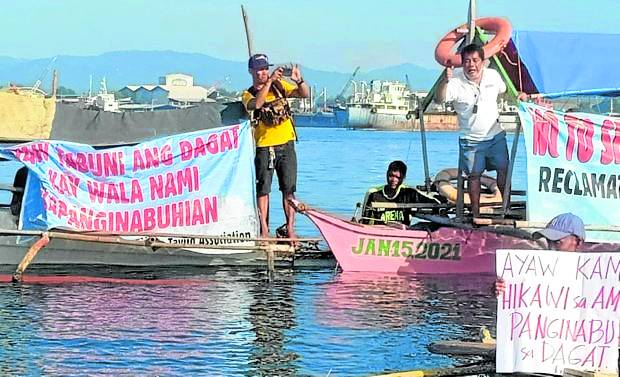 Photo of fisherfolk in Cebu for story: Reshaping Cebu