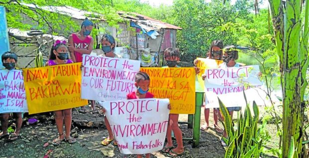 Fisherfolk protesting vs reclamation project in Cebu, for story: Reclamation projects: Boom or bust?