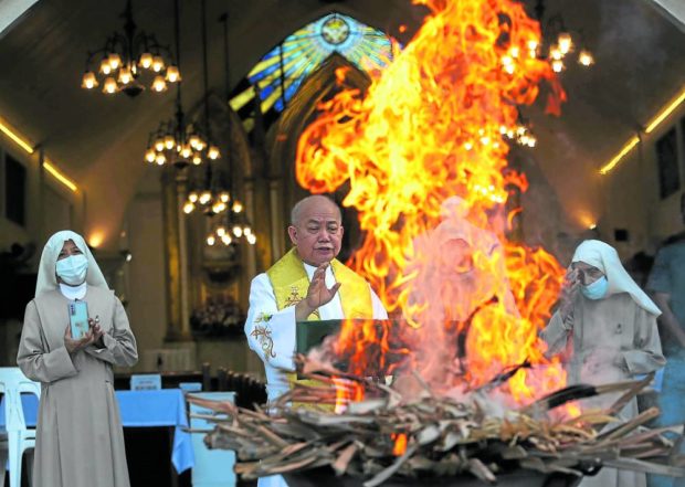 Burning of palm fronds for Ash Wednesday, for story: Churches expect big Ash Wednesday crowds after 2-year curbs
