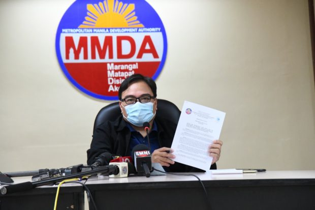 The Metro Manila Development Authority (MMDA) on Wednesday issued a memorandum warning its personnel against the use of unregistered vehicles and those without license plates.