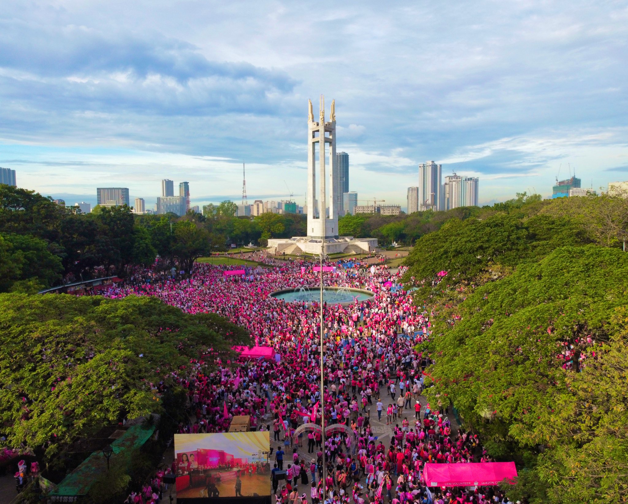 Pink Sunday PHOTO CAPTION: The QC Memorial Circle was a teeming pink sea of VP Leni Robredo supporters, based on this drone shot. The Robredo camp said more than 20,000 attended the rally. Photo courtesy of Jonas Sergio