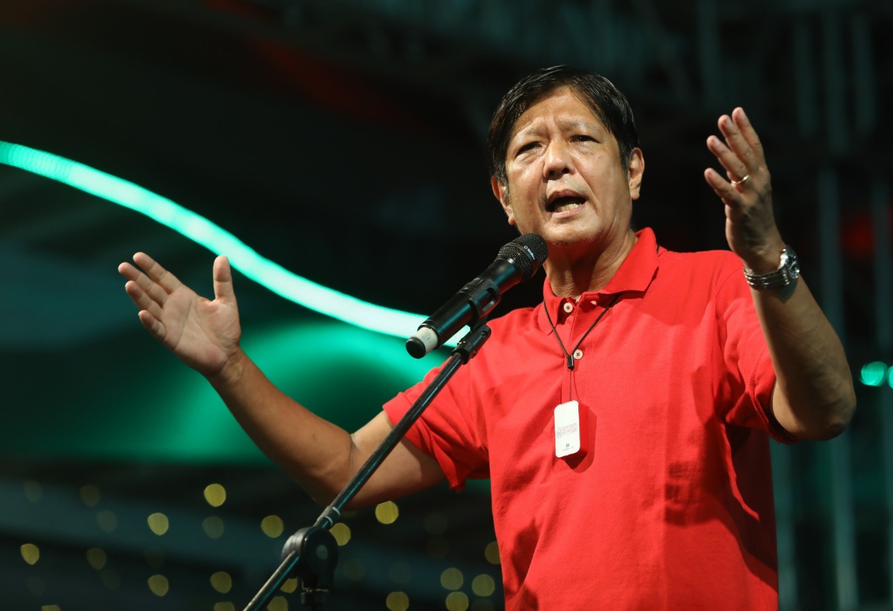 Bongbong Marcos was not avoiding handshakes during a campaign sortie but was just shielding an injured hand.