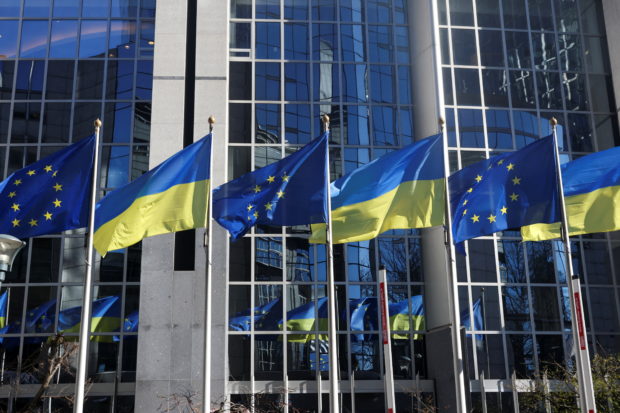EU Commission proposes temporary residence rights for Ukraine refugees