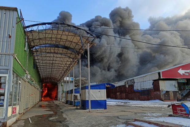 Ukrainian biggest market Barabashovo is seen in fire after a shelling amid Russia?s attack on Ukraine, in Kharkiv, Ukraine March 17, 2022.  REUTERS/Vitalii Hnidyi
