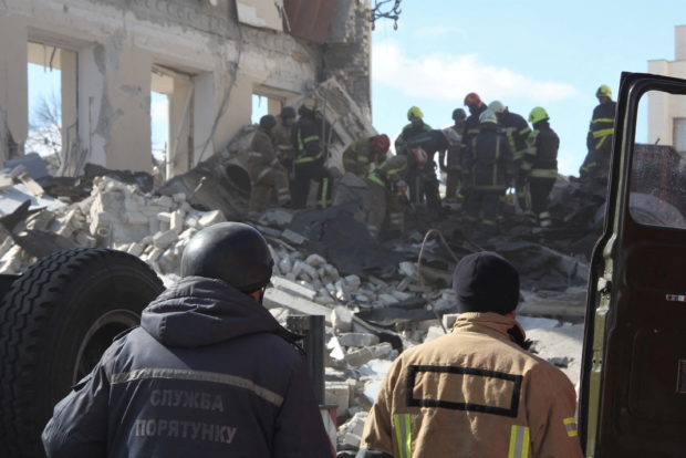 Rescuers work on remains of a building damaged by shelling, as Russia's invasion of Ukraine continues, in Kharkiv, Ukraine March 18, 2022. REUTERS/Oleksandr Lapshyn