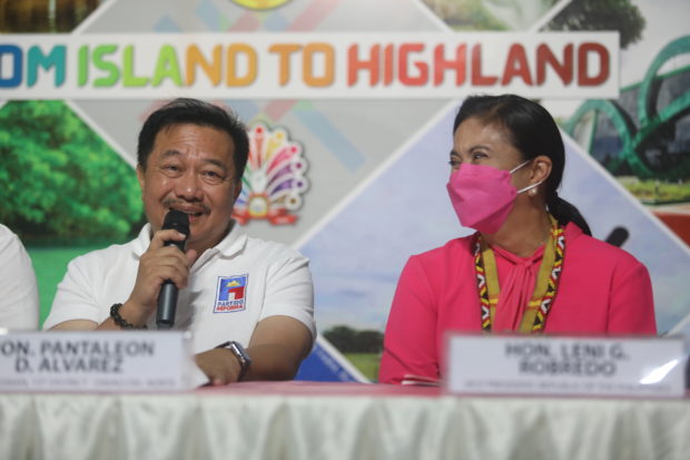 Vice President Leni Robredo joins Davao del Norte 1st District Rep. Pantaleon Alvarez, Governor Edwin Jubahib, and other local officials in a press conference where they endorsed her presidential bid at the Davao del Norte Provincial Capitol in Tagum City on Thursday, March 24. (VP Leni Media Bureau)