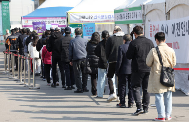 S. Korea's new COVID-19 cases in downward trend amid 'stealth' omicron spread