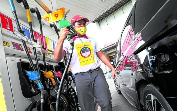 OIL PRICE HIKE / FEBRUARY 21, 2022 A gas station along Edsa, Quezon City. Another fuel price hike is expected in the coming days among main gasoline companies. INQUIRER PHOTO / NINO JESUS ORBETA