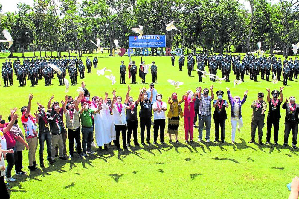 Candidates for provincial elective seats in Maguindanao province set free white doves to symbolize their vow for peaceful polls on May 9 during a peace covenant signing on Feb. 24 at Camp SK Pendatun, the Bangsamoro regional police headquarters in Parang town.