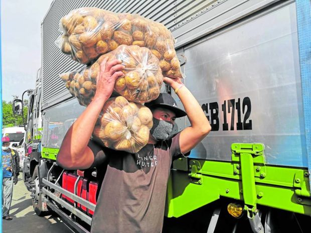 Vegetable traders in Benguet say the increase in fuel cost will result in higher expenses for transportation and delivery that will eventually raise prices of farm products.