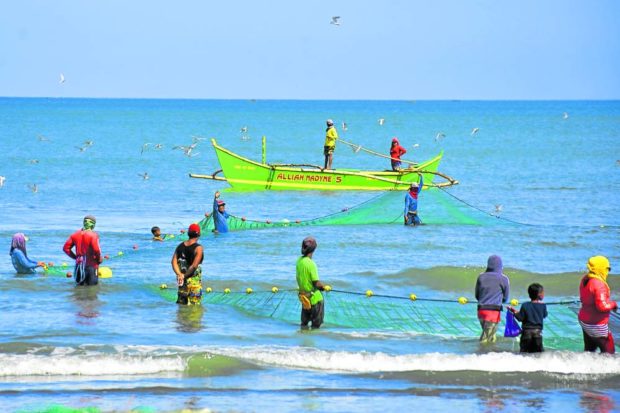 Fishermen in Binmaley, Pangasinan. STORY: Blast fishing eyed in dolphin stranding in Lingayen Gulf