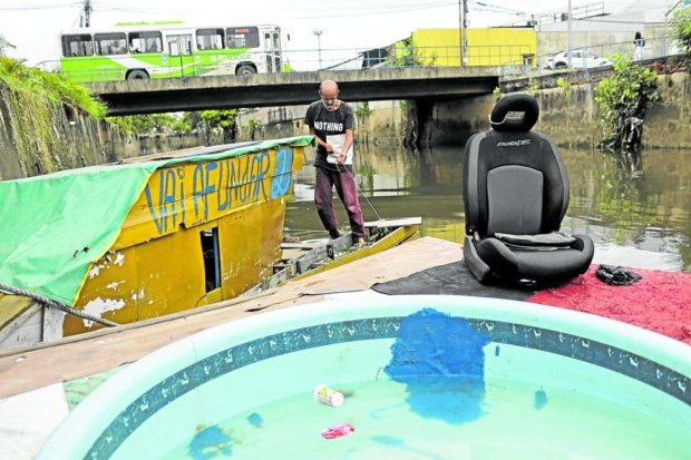 Luiz Bispo lives on a floating house made of scraps—and imbued with an urgent message. STORY: Recycling guru also comes to river’s rescue