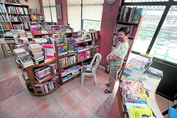 ‘INTELLECTUAL MECCA’ Geraldine Po, manager of Popular Bookstore, attends to the day’s business a day after the store was Red-tagged. —GRIG C. MONTEGRANDE