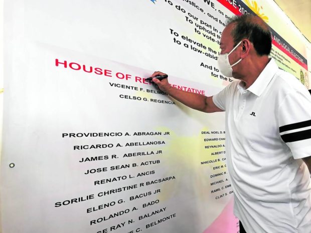  Local candidates in Iligan City sign on March 15 a covenant 