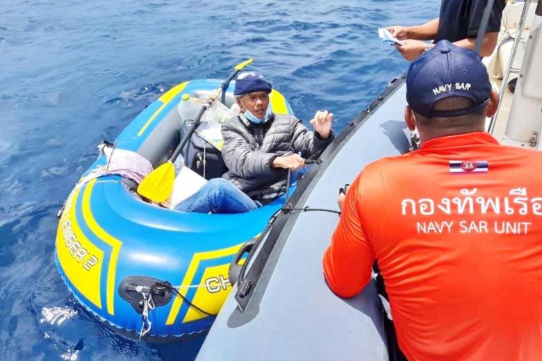 A Vietnamese man who tried to row 2,000 kilometers from Thailand to India to see his wife was in custody on Thursday after being rescued off the Thai coast, a senior navy official told Agence France-Presse (AFP).