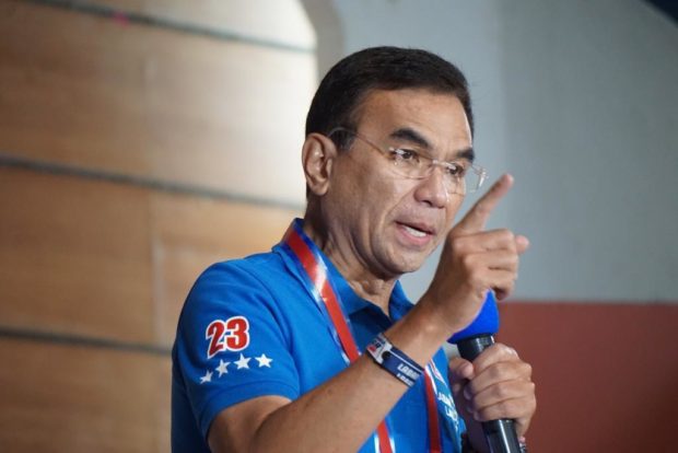 Former national police chief and senatorial candidate Gen. Guillermo Lorenzo Eleazar urged the relatives of Filipinos in Ukraine to help the government in its repatriation move by convincing them to leave the conflict-torn country either to go to safe areas or go back to the Philippines.
