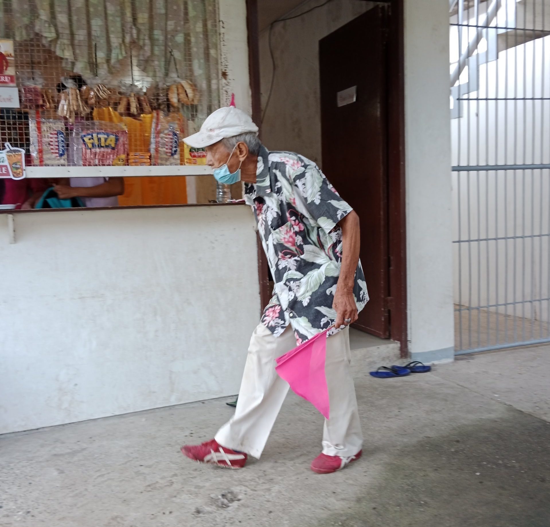 An elderly man walks toward the venue of the campaign rally of Vice President Leni Robredo in Bayugan City