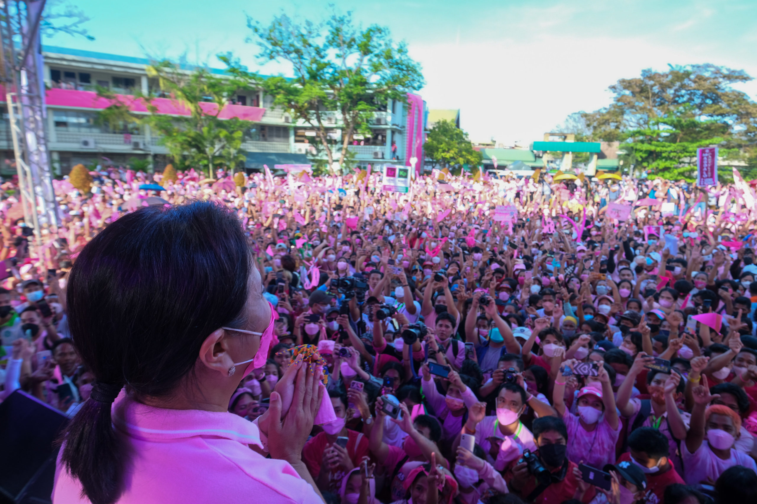 Thousands of volunteers, young and old alike, braved the scorching heat to attend the Calapan People’s Rally 