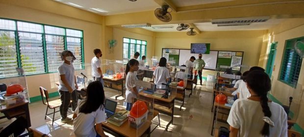 A Navotas public school opened its doors to students after a two-year hiatus due to the coronavirus pandemic. Image from Navotas PIO / Facebook