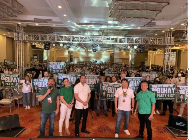 The Missionary Families of Christ (MFC), pledged its full support to Buhay Party-list during its World Couples Congress held at the Rizal Park Hotel in Manila recently. 