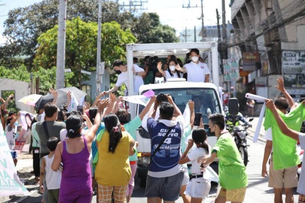 Mayor Joy Belmonte and Vice Mayor Gian Sotto greet QCitizens in their motorcade that covers all of the city's six districts. 