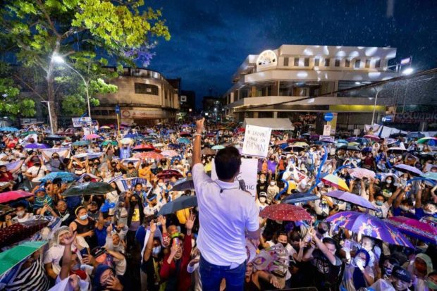 Aksyon Demokratiko standard bearer Isko Moreno Domagoso was overwhelmed with emotions as a heavy downpour, along with his entreaties, did not dampen the outpouring of support from thousands of Cagayan de Oro residents who attended his grand rally in this Northern Mindanao city.