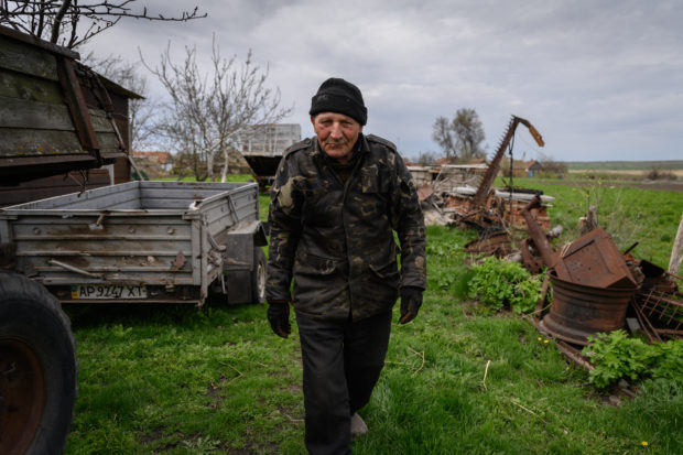 Ukraine’s poorest sow seeds under the bombs