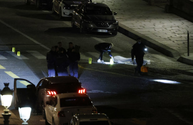Paris officers shoot and kill two in car—police