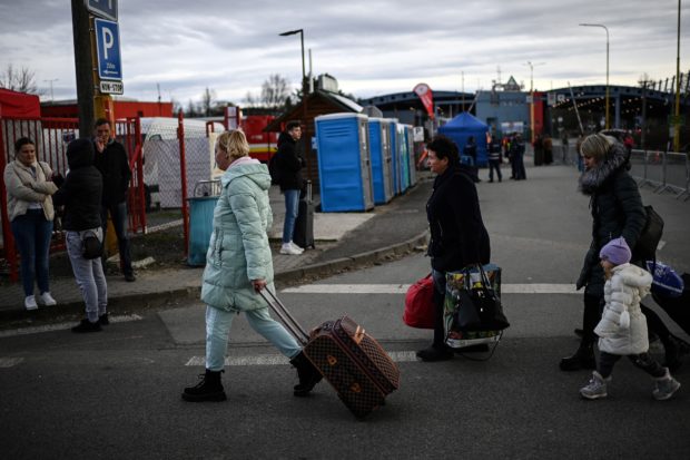 Stay or go? Ukraine refugees torn between safety and home