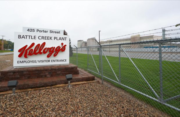 BATTLE CREEK, MI - OCTOBER 07: The Kellogg's Cereal Plant on 425 Porter Street on October 7, 2021 in Battle Creek, Michigan. Workers at Kelloggs cereal plants are striking over the loss of premium health care, holiday and vacation pay, and reduced retirement benefits.   Rey Del Rio/Getty Images/AFP (Photo by Rey Del Rio / GETTY IMAGES NORTH AMERICA / Getty Images via AFP)