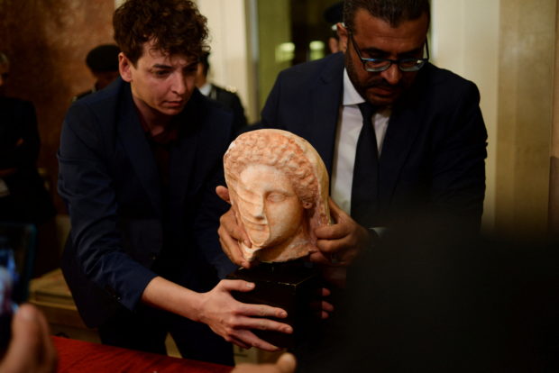 US returns looted Libyan artifacts