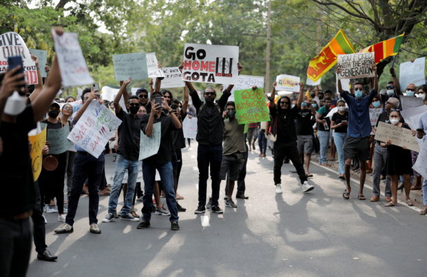 FILE PHOTO: People carrying signs shout slogans against Sri Lanka's President Gotabaya Rajapaksa and demand that Rajapaksa family politicians step down, during a protest amid the country's economic crisis, on a main road in Colombo, Sri Lanka, April 4, 2022. REUTERS/Dinuka Liyanawatte