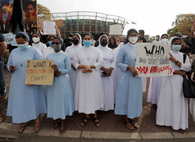 Catholic nuns holds placards against Sri Lanka's President Gotabaya Rajapaksa and demand that Rajapaksa family politicians step down, during a protest amid the country's economic crisis, on a main road in Colombo, Sri Lanka, April 4, 2022. REUTERS/Dinuka Liyanawatte