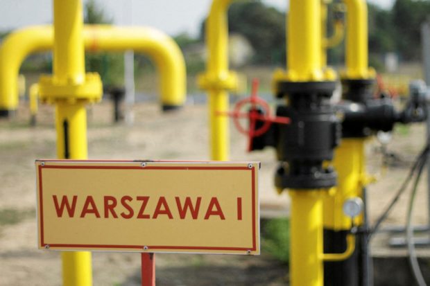 FILE PHOTO: FILE PHOTO: A sign, which reads: "Warsaw", is pictured at the Gaz-System gas distribution station in Gustorzyn, central Poland, September 12, 2014. REUTERS/Wojciech Kardas/Agencja Gazeta