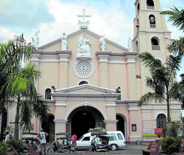 A historical marker was installed in the Hagonoy Church in Bulacan by the National Historical Institute. Also known as the National Shrine and Parish of St. Anne, the first church was made under the patronage of St. Anne with Father Diego Ordoñez Vivar as its first priest. The church was built together with the foundation of the town by the Augustinian priests in 1581. STORY: This week’s milestones: April 3 to 9