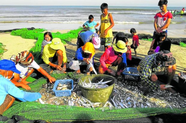 Fishermen in Binmaley, Pangasinan. STORY: Protecting farmers, environment top issues of N. Luzon voters