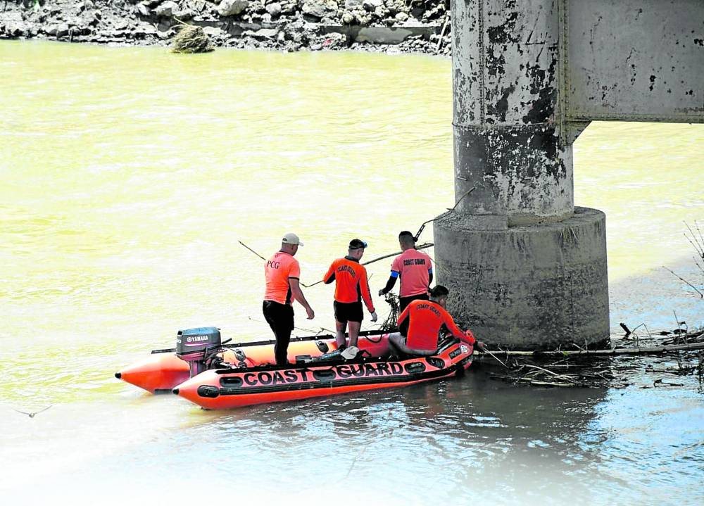 Search and recovery operations continued on April 21 for the remaining missing passenger of one of two motorboats that capsized along the Panay River in Panitan, Capiz