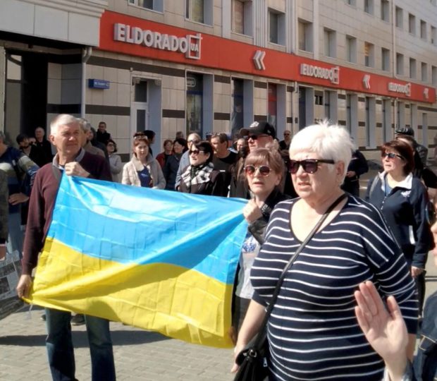 Russian forces disperse pro-Ukraine rally, tighten control in occupied Kherson