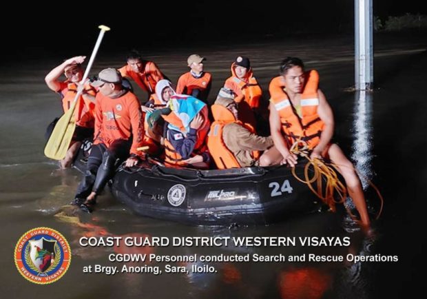 Coast Guard helps Iloilo flood victims following Lacson's call