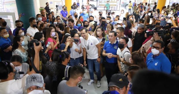 Governor Yap warmly welcomes Mayor Isko Moreno, says Boholanons won't forget Moreno's kindness after typhoon odette
