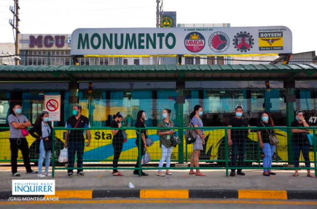 Commuters queue to ride the EDSA Bus Carousel in Monumento, Caloocan City. INQUIRER/GRIG C. MONTEGRANDE