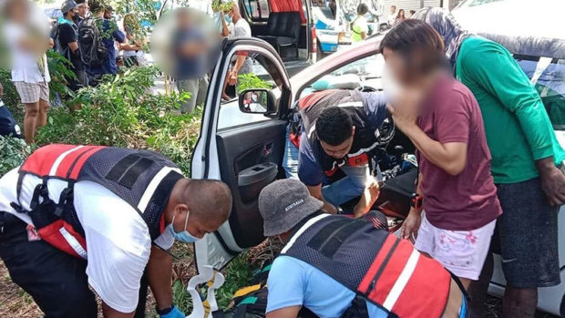 Rescuers respond to a road accident that killed a driver and injured 17 others in Zambales on April 24. (Photo courtesy of San Narciso DRRMO) 